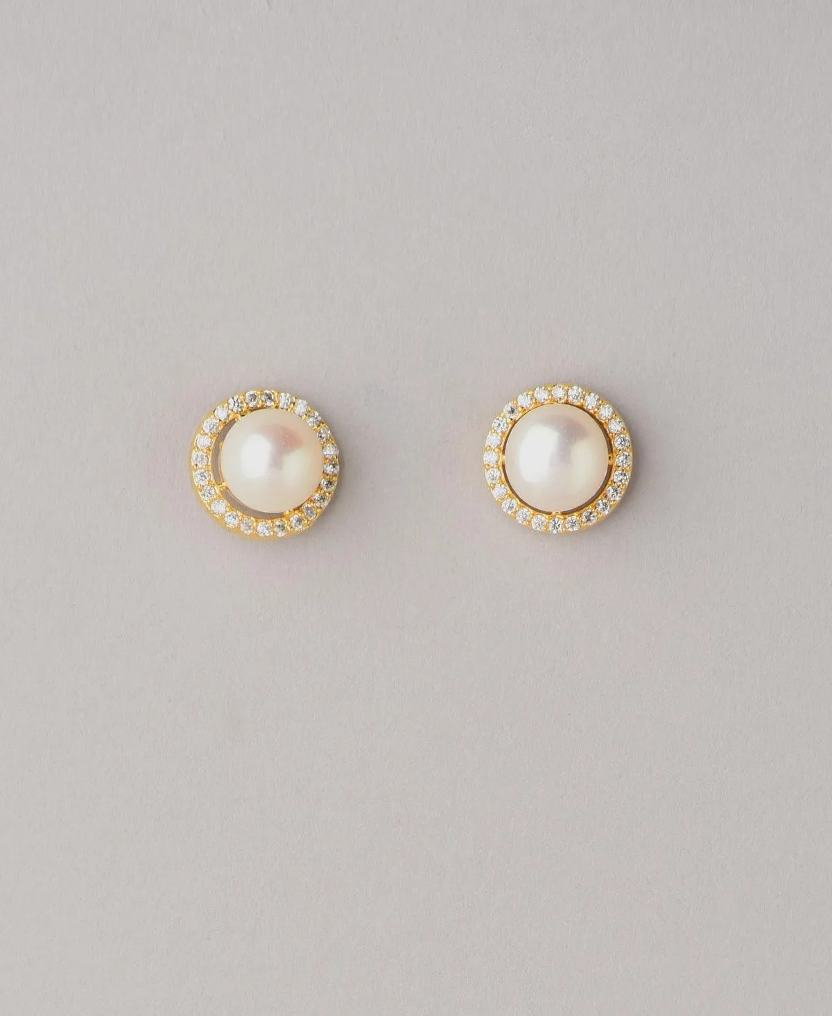 Elegant White Stud Pearl Earring