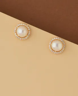 Elegant White Stud Pearl Earring