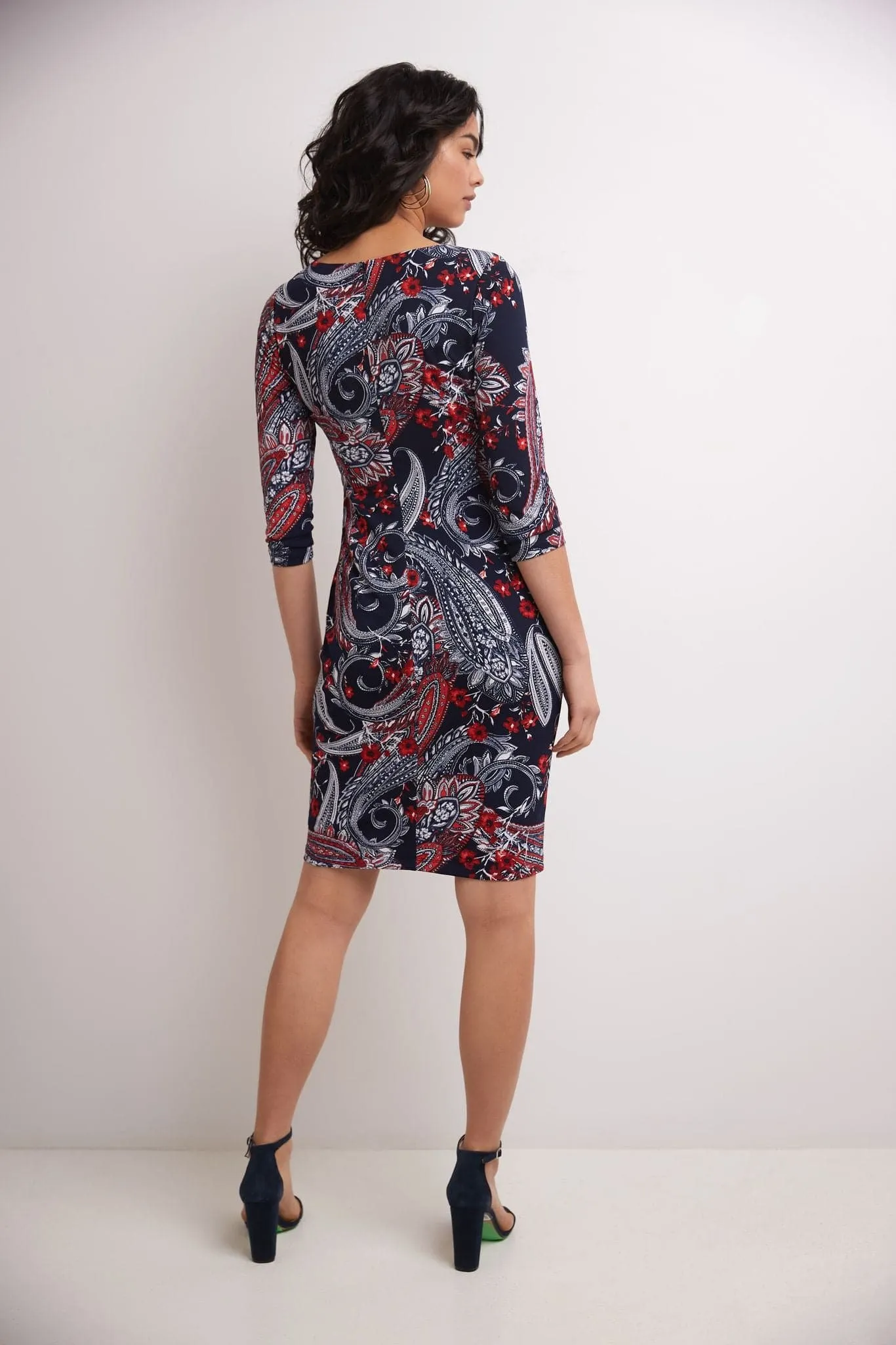 Form-Fitting Shift Dress with 3/4 Sleeves