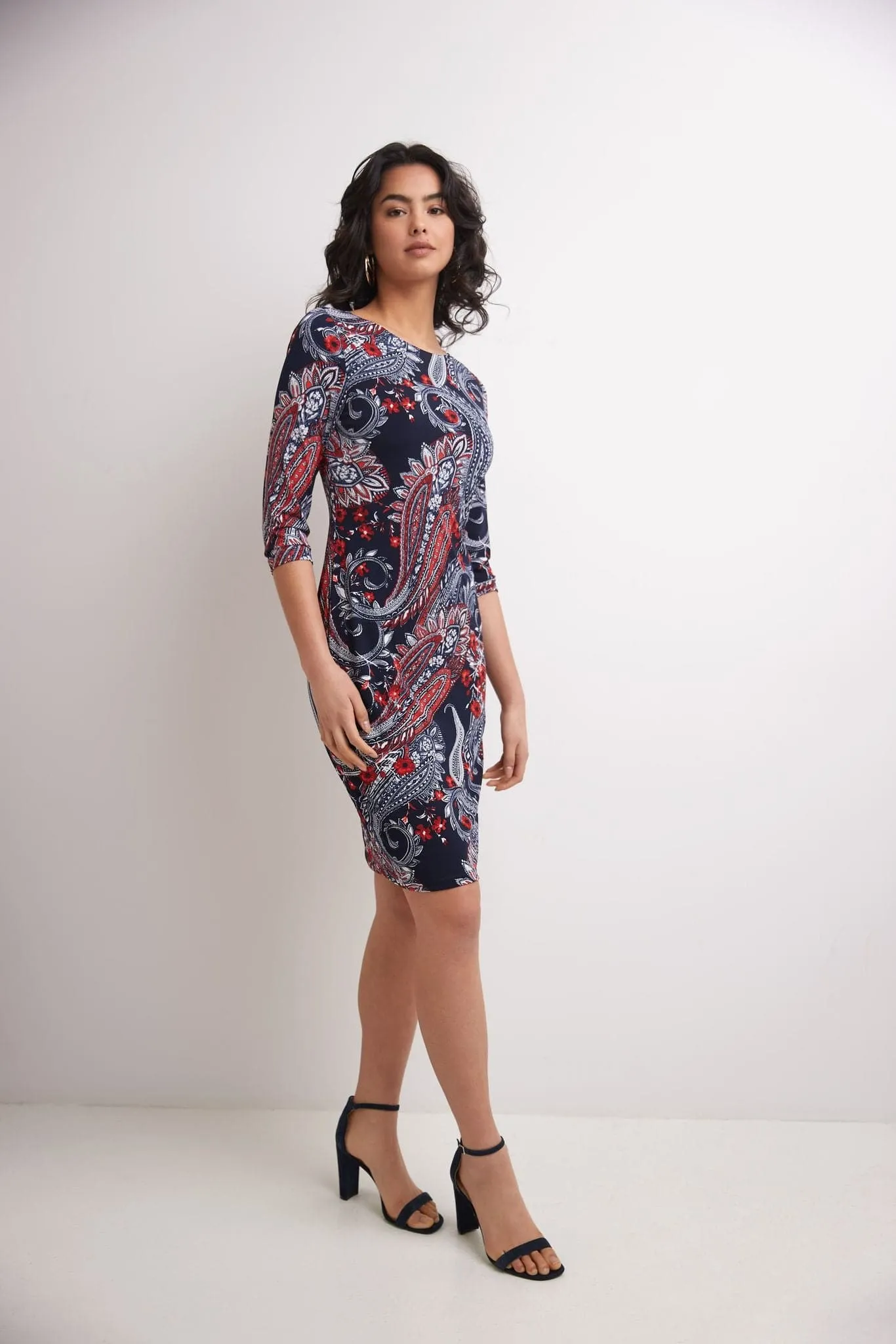 Form-Fitting Shift Dress with 3/4 Sleeves