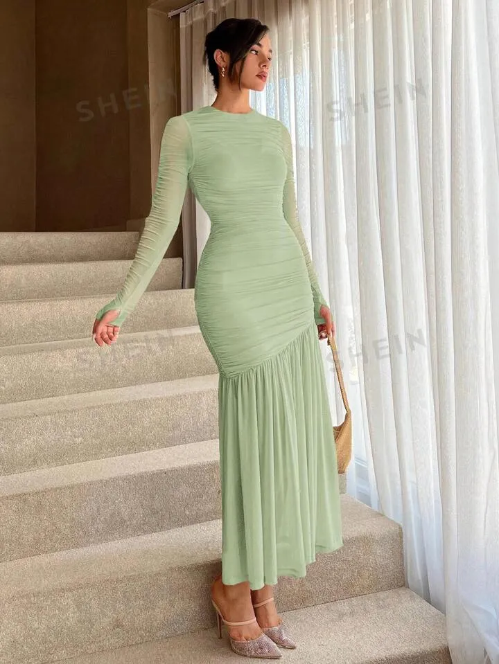 Round neck long sleeve pleated dress in mint green