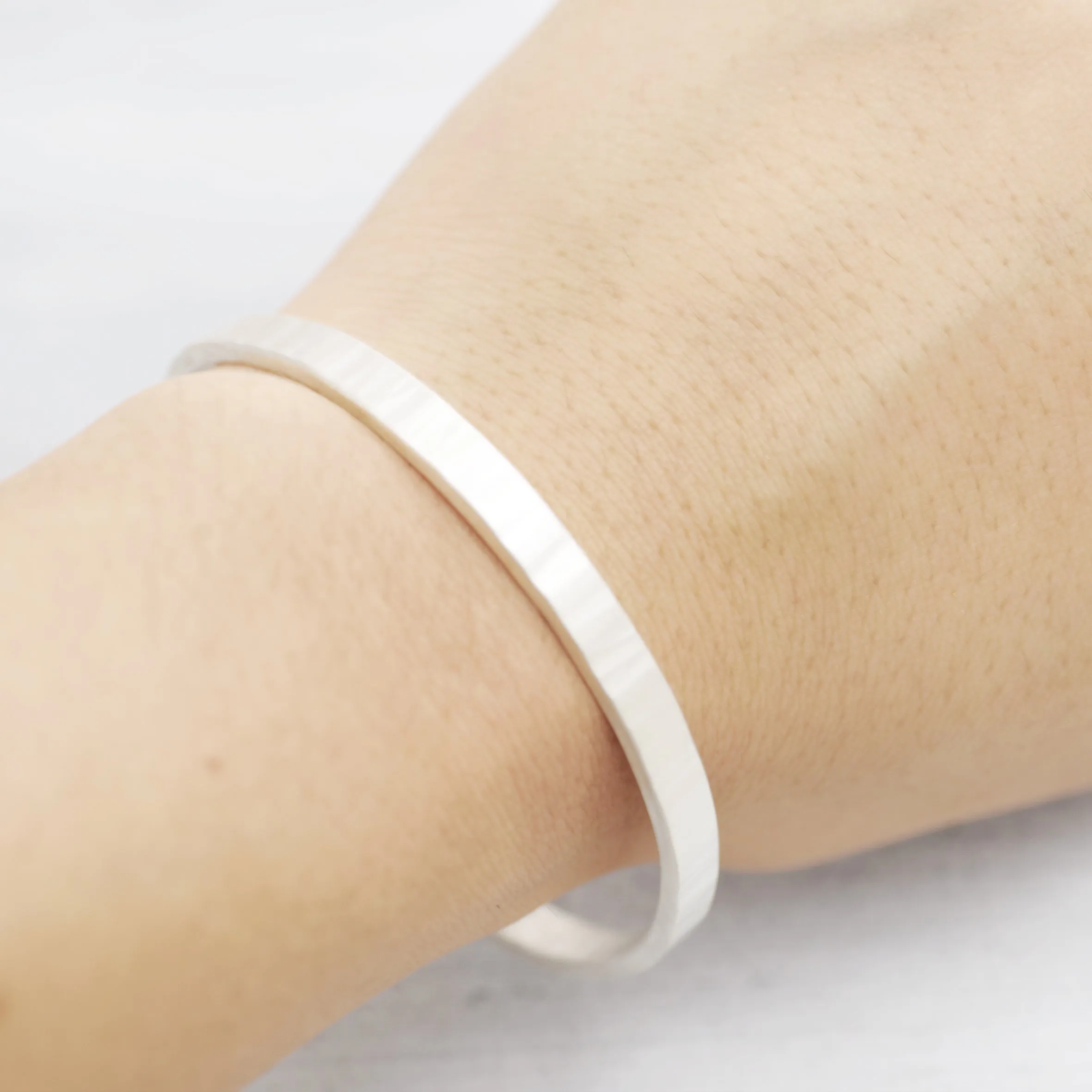 Vertical hammered cuff Bracelet (5mm/8mm/10mm) - Pure silver